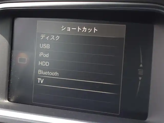 ボルボ Ｖ４０ D4 ダイナミックエディション 埼玉県 2017(平29)年 2.5万km シルバー 特別仕様車 /アダプティブクルーズコントロール /インテリセーフ パークセンサー /ブラインドスポットモニター /バックカメラ/純正ナビ /ドラレコ /ETC/前席シートヒーター /純正18インチAW /シートポジションメモリー機能/TV付ですが、接続が悪くチェックをはずしています。