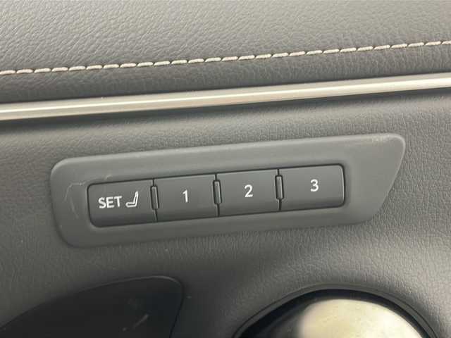 レクサス ＥＳ 300h Fスポーツ 岐阜県 2022(令4)年 3.2万km グラファイトブラックガラスフレーク “F SPORT”オレンジブレーキキャリパー/純正12.3インチディスプレイオーディオ＋/・AM/FM/・CD/USB/AUX/・Bluetooth/サンルーフ/レーダークルーズコントロール/レザーシート/・パワーシート(D席/N席)/・シートヒーター(D席/N席)/・エアシート(D席/N席)/BSM/コーナーセンサー/ビルトインETC2.0/革巻きステアリング/・ステアリングヒーター/・ステアリングリモコン/・パドルシフト/LEDヘッドライト/・オートライト/・オートマチックハイビーム/純正フロアマット/純正19インチアルミホイール/サンシェード
