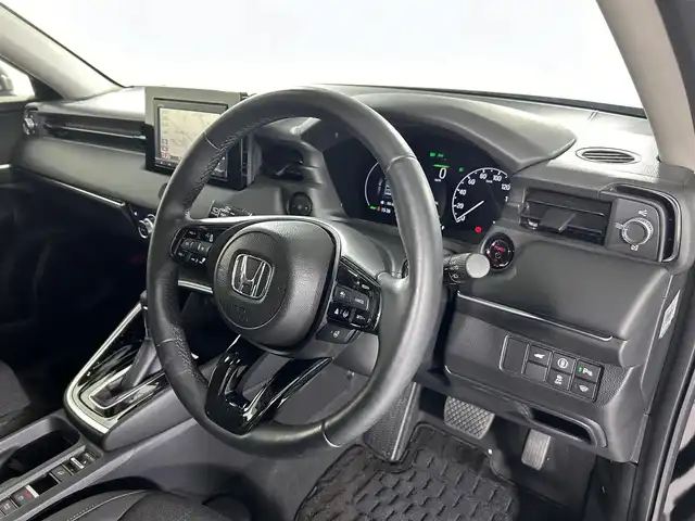ホンダ ヴェゼル ハイブリッド e:HEV Z 佐賀県 2023(令5)年 0.6万km クリスタルブラックパール 純正7インチGathersナビ【VXM-235Ci】/【DVD.CD.Bluetooth】/バックカメラ/衝突被害軽減システム/レーダークルーズコントロール/レーンアシスト/ブラインドスポットモニター/先行車発進お知らせ機能/ロードサインアシスト/クリアランスソナー/オートライト/オートマチックハイビーム/ダウンヒルアシストコントロール/オートワイパー/ブレーキホールド/前後ドライブレコーダー/パワーバックドア/ステアリングヒーター/ハーフレザーシート/ETC/シーケンシャルウィンカー/LEDヘッドライト/フォグライト/ISOFIX対応シート/スマートキー/スペアキー×1/パドルシフト