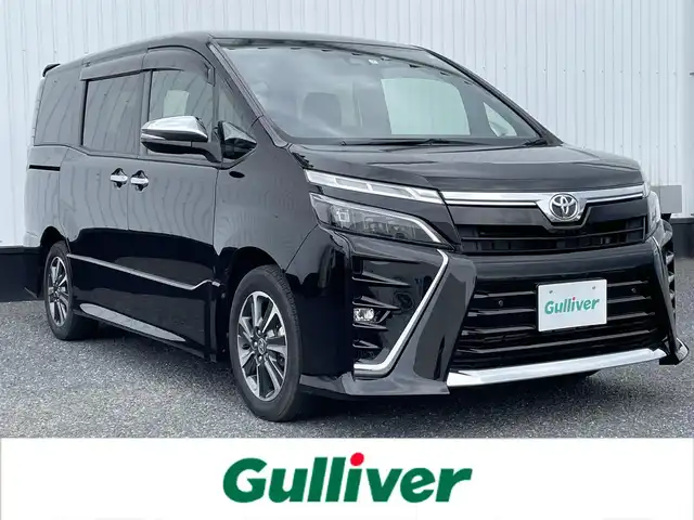 トヨタ ヴォクシー ZS 煌Ⅲ 千葉県 2021(令3)年 2.4万km ブラック 純正9インチナビ/(フルセグTV/BT/CD/DVD/FM/AM)/バックカメラ/衝突被害軽減システム/車線逸脱警報/クルーズコントロール/ハーフレザーシート/両側パワースライドドア/横滑り防止装置/ビルトインETC/アイドリングストップ/LEDヘッドライト/フォグランプ/オートライト/ウィンカーミラー/電動格納ミラー/純正16インチAW/シートリフター/プッシュスタート/スマートキー/フロアマット/ドアバイザー/保証書/取扱説明書