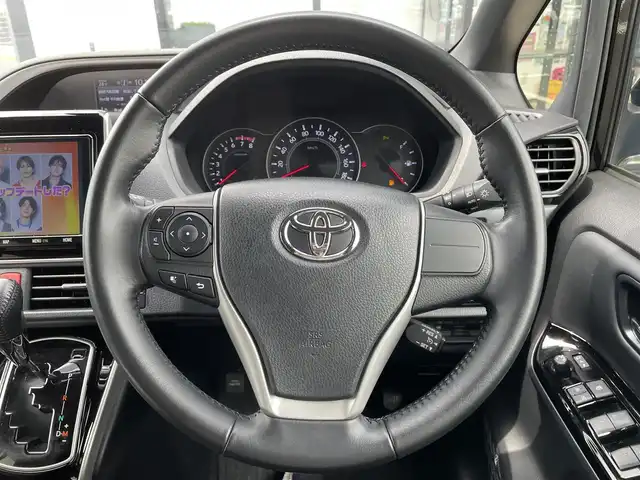 トヨタ ヴォクシー ZS 煌Ⅲ 千葉県 2021(令3)年 2.4万km ブラック 純正9インチナビ/(フルセグTV/BT/CD/DVD/FM/AM)/バックカメラ/衝突被害軽減システム/車線逸脱警報/クルーズコントロール/ハーフレザーシート/両側パワースライドドア/横滑り防止装置/ビルトインETC/アイドリングストップ/LEDヘッドライト/フォグランプ/オートライト/ウィンカーミラー/電動格納ミラー/純正16インチAW/シートリフター/プッシュスタート/スマートキー/フロアマット/ドアバイザー/保証書/取扱説明書