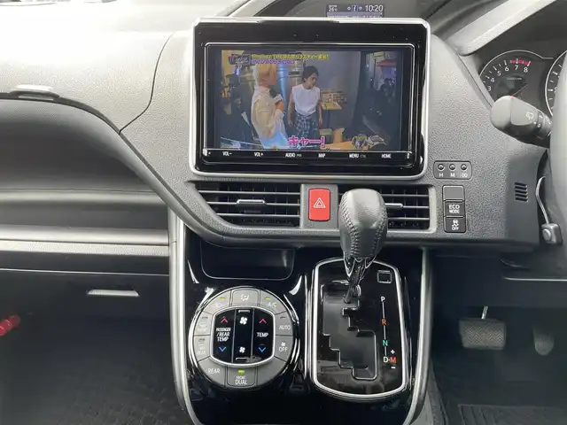 トヨタ ヴォクシー ZS 煌Ⅲ 千葉県 2021(令3)年 2.4万km ブラック 純正9インチナビ/(フルセグTV/BT/CD/DVD/FM/AM)/バックカメラ/衝突被害軽減システム/車線逸脱警報/クルーズコントロール/ハーフレザーシート/両側パワースライドドア/横滑り防止装置/ビルトインETC/アイドリングストップ/LEDヘッドライト/フォグランプ/オートライト/ウィンカーミラー/電動格納ミラー/純正16インチAW/シートリフター/プッシュスタート/スマートキー/フロアマット/ドアバイザー/保証書/取扱説明書