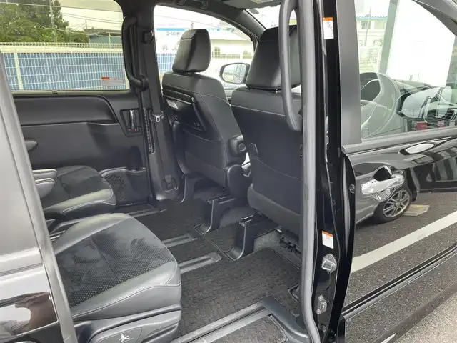 トヨタ ヴォクシー ZS 煌Ⅲ 千葉県 2021(令3)年 2.4万km ブラック 純正9インチナビ/(フルセグTV/BT/CD/DVD/FM/AM)/バックカメラ/衝突被害軽減システム/車線逸脱警報/クルーズコントロール/ハーフレザーシート/両側パワースライドドア/横滑り防止装置/ビルトインETC/アイドリングストップ/LEDヘッドライト/フォグランプ/オートライト/ウィンカーミラー/電動格納ミラー/純正16インチAW/シートリフター/プッシュスタート/スマートキー/フロアマット/ドアバイザー/保証書/取扱説明書