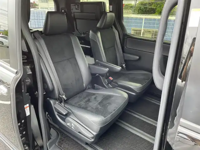 トヨタ ヴォクシー ZS 煌Ⅲ 千葉県 2021(令3)年 2.4万km ブラック 純正9インチナビ/(フルセグTV/BT/CD/DVD/FM/AM)/バックカメラ/衝突被害軽減システム/車線逸脱警報/クルーズコントロール/ハーフレザーシート/両側パワースライドドア/横滑り防止装置/ビルトインETC/アイドリングストップ/LEDヘッドライト/フォグランプ/オートライト/ウィンカーミラー/電動格納ミラー/純正16インチAW/シートリフター/プッシュスタート/スマートキー/フロアマット/ドアバイザー/保証書/取扱説明書