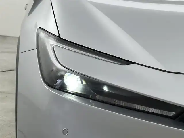 トヨタ プリウス X 福岡県 2023(令5)年 5万km シルバーメタリック 社外ナビ（ＢＴ）　/バックカメラ　/ＥＴＣ　/レーダークルーズコントロール　/コーナーセンサー　/トヨタセーフティセンス　/衝突被害軽減ブレーキ　/レーンキープ　/ＢＳＭ　/アクセル踏み間違い防止　/ＬＥＤヘッドライト