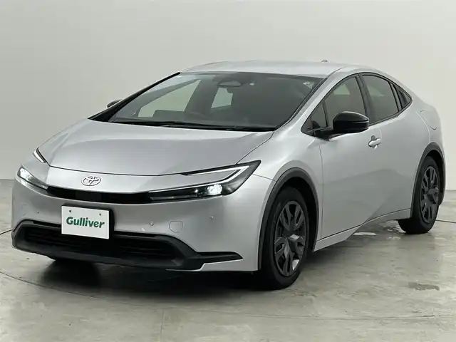 トヨタ プリウス X 福岡県 2023(令5)年 5万km シルバーメタリック 社外ナビ（ＢＴ）　/バックカメラ　/ＥＴＣ　/レーダークルーズコントロール　/コーナーセンサー　/トヨタセーフティセンス　/衝突被害軽減ブレーキ　/レーンキープ　/ＢＳＭ　/アクセル踏み間違い防止　/ＬＥＤヘッドライト