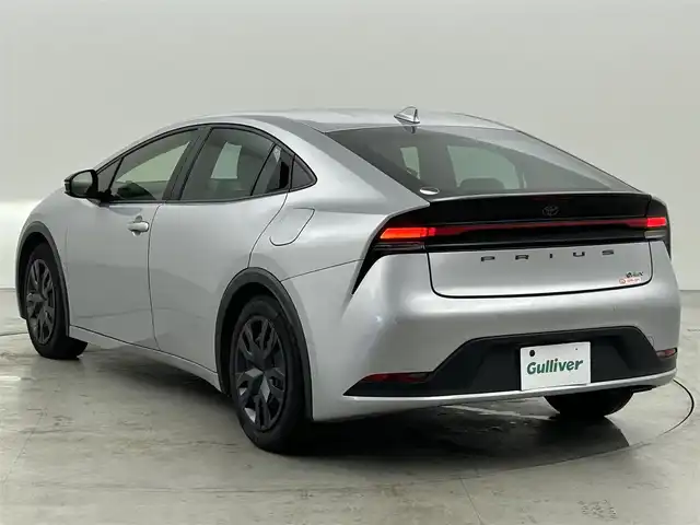 トヨタ プリウス X 福岡県 2023(令5)年 5万km シルバーメタリック 社外ナビ（ＢＴ）　/バックカメラ　/ＥＴＣ　/レーダークルーズコントロール　/コーナーセンサー　/トヨタセーフティセンス　/衝突被害軽減ブレーキ　/レーンキープ　/ＢＳＭ　/アクセル踏み間違い防止　/ＬＥＤヘッドライト