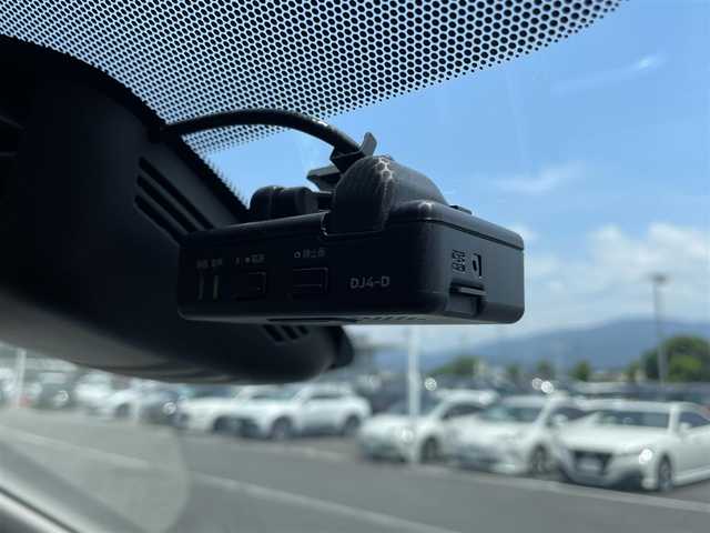 日産 セレナ e－パワー ハイウェイスター V 奈良県 2020(令2)年 6万km ブリリアントホワイトパール 両側パワースライドドア/純正ナビ(フルセグTV/CD/DVD/AM・FM/BT/HDMI)/純正フリップダウンモニター/アラウンドビューモニター/ETC/前方ドラレコ/インテリジェントエマージェンシーブレーキ/踏み間違い防止アシスト/車線逸脱警報/標識認識機能/LEDヘッドライト/純正15インチアルミホイール/純正フロアマット