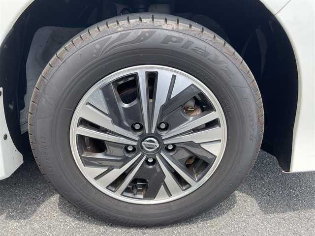 日産 セレナ e－パワー ハイウェイスター V 奈良県 2020(令2)年 6万km ブリリアントホワイトパール 両側パワースライドドア/純正ナビ(フルセグTV/CD/DVD/AM・FM/BT/HDMI)/純正フリップダウンモニター/アラウンドビューモニター/ETC/前方ドラレコ/インテリジェントエマージェンシーブレーキ/踏み間違い防止アシスト/車線逸脱警報/標識認識機能/LEDヘッドライト/純正15インチアルミホイール/純正フロアマット