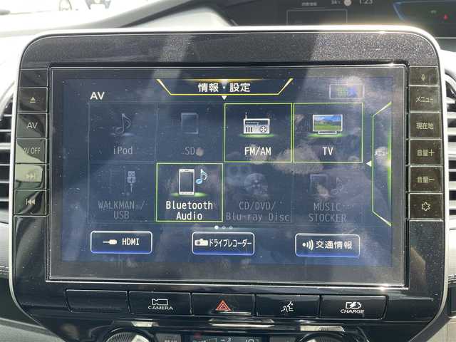 日産 セレナ e－パワー ハイウェイスター V 奈良県 2020(令2)年 6万km ブリリアントホワイトパール 両側パワースライドドア/純正ナビ(フルセグTV/CD/DVD/AM・FM/BT/HDMI)/純正フリップダウンモニター/アラウンドビューモニター/ETC/前方ドラレコ/インテリジェントエマージェンシーブレーキ/踏み間違い防止アシスト/車線逸脱警報/標識認識機能/LEDヘッドライト/純正15インチアルミホイール/純正フロアマット
