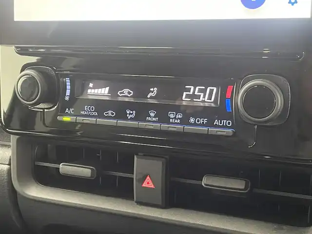 トヨタ シエンタ ハイブリッド Z 大阪府 2024(令6)年 0.5万km アーバンカーキ トヨタチームメイト　アドバンスドパーク　純正１０．５ｉｎｃＤオーディオＴＶ　３６０カメラ　後席モニター　シート＆ハンドルヒーター　衝突軽減　レーダーＣ　クリアランスソナー　ＢＳＭ　１００Ｖ電源