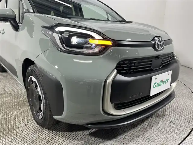 トヨタ シエンタ ハイブリッド Z 大阪府 2024(令6)年 0.5万km アーバンカーキ トヨタチームメイト　アドバンスドパーク　純正１０．５ｉｎｃＤオーディオＴＶ　３６０カメラ　後席モニター　シート＆ハンドルヒーター　衝突軽減　レーダーＣ　クリアランスソナー　ＢＳＭ　１００Ｖ電源