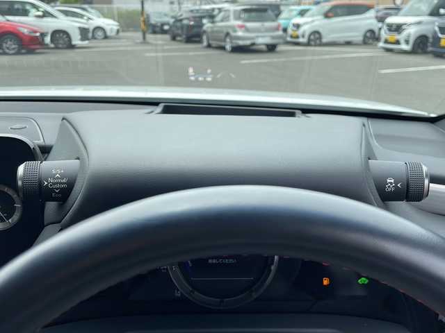 レクサス ＥＳ 300h Fスポーツ 岐阜県 2022(令4)年 4.9万km ホワイトノーヴァガラスフレーク 登録時走行距離：48753km/純正メーカーナビ/パノラミックビューモニター/BT・フルセグテレビ/サンルーフ/Fスポーツ専用オレンジキャリパ/カラーヘッドアップディスプレイ/パーキングサポートブレーキ/デジタルインナーミラー/ビルトインETC/クルーズコントロール/前後コーナーセンサー/レザーシート/シートヒーター/エアシート/パワーバックドア/パワーシート/前後ドライブレコーダー/レーンキープアシスト/衝突被害軽減システム/オートマチックハイビーム/LEDヘッドライト/スペアキー