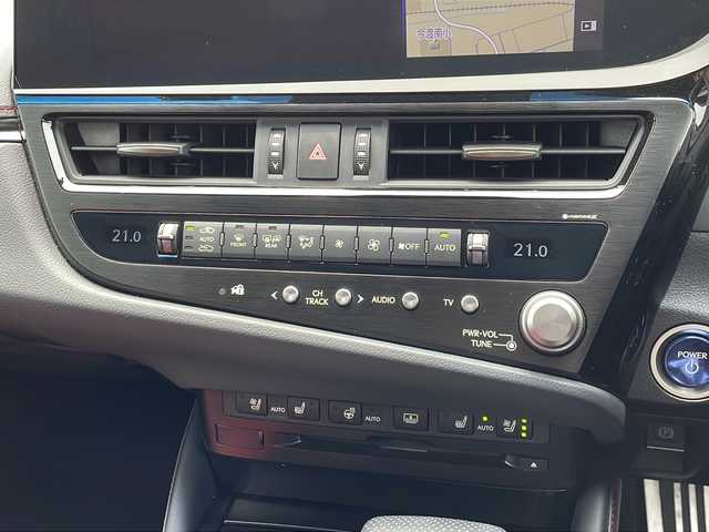 レクサス ＥＳ 300h Fスポーツ 岐阜県 2022(令4)年 4.9万km ホワイトノーヴァガラスフレーク 登録時走行距離：48753km/純正メーカーナビ/パノラミックビューモニター/BT・フルセグテレビ/サンルーフ/Fスポーツ専用オレンジキャリパ/カラーヘッドアップディスプレイ/パーキングサポートブレーキ/デジタルインナーミラー/ビルトインETC/クルーズコントロール/前後コーナーセンサー/レザーシート/シートヒーター/エアシート/パワーバックドア/パワーシート/前後ドライブレコーダー/レーンキープアシスト/衝突被害軽減システム/オートマチックハイビーム/LEDヘッドライト/スペアキー
