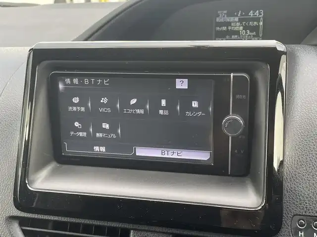 トヨタ ヴォクシー ZS 埼玉県 2014(平26)年 9.9万km ブラック (株)IDOMが運営する【じしゃロン鳩ヶ谷店】の自社ローン専用車両になりますこちらは現金またはオートローンご利用時の価格です。自社ローンご希望の方は別途その旨お申付け下さい/純正ナビ/（CD/DVD/BT/ＳＤ/AM/FM）/フルセグＴＶ/バックカメラ/片側パワースライドドア/アイドリングストップ/純正アルミホイール/純正フロアマット/コーナーセンサー/スマートキー/プッシュスタートボタン/ビルドインＥＴＣ/LEDオートライト/フロントフォグランプ/オートエアコン