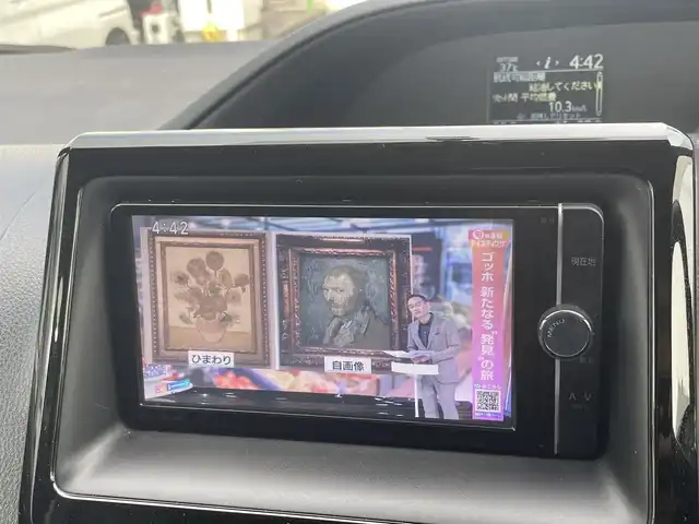 トヨタ ヴォクシー ZS 埼玉県 2014(平26)年 9.9万km ブラック (株)IDOMが運営する【じしゃロン鳩ヶ谷店】の自社ローン専用車両になりますこちらは現金またはオートローンご利用時の価格です。自社ローンご希望の方は別途その旨お申付け下さい/純正ナビ/（CD/DVD/BT/ＳＤ/AM/FM）/フルセグＴＶ/バックカメラ/片側パワースライドドア/アイドリングストップ/純正アルミホイール/純正フロアマット/コーナーセンサー/スマートキー/プッシュスタートボタン/ビルドインＥＴＣ/LEDオートライト/フロントフォグランプ/オートエアコン