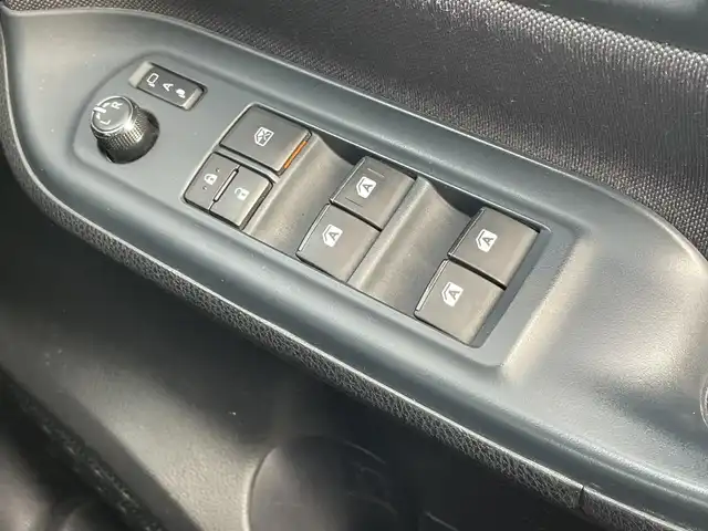 トヨタ ヴォクシー ZS 埼玉県 2014(平26)年 9.9万km ブラック (株)IDOMが運営する【じしゃロン鳩ヶ谷店】の自社ローン専用車両になりますこちらは現金またはオートローンご利用時の価格です。自社ローンご希望の方は別途その旨お申付け下さい/純正ナビ/（CD/DVD/BT/ＳＤ/AM/FM）/フルセグＴＶ/バックカメラ/片側パワースライドドア/アイドリングストップ/純正アルミホイール/純正フロアマット/コーナーセンサー/スマートキー/プッシュスタートボタン/ビルドインＥＴＣ/LEDオートライト/フロントフォグランプ/オートエアコン