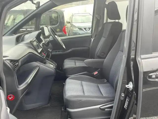 トヨタ ヴォクシー ZS 埼玉県 2014(平26)年 9.9万km ブラック (株)IDOMが運営する【じしゃロン鳩ヶ谷店】の自社ローン専用車両になりますこちらは現金またはオートローンご利用時の価格です。自社ローンご希望の方は別途その旨お申付け下さい/純正ナビ/（CD/DVD/BT/ＳＤ/AM/FM）/フルセグＴＶ/バックカメラ/片側パワースライドドア/アイドリングストップ/純正アルミホイール/純正フロアマット/コーナーセンサー/スマートキー/プッシュスタートボタン/ビルドインＥＴＣ/LEDオートライト/フロントフォグランプ/オートエアコン
