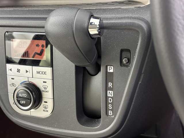 ダイハツ ブーン シルク Gパッケージ SAⅡ 千葉県 2017(平29)年 3.1万km ファイアークォーツレッドM 純正SDナビ【NSZN-W67D】/フルセグTV/DVD/CD/Bluetooth/バックカメラ　/ETC/衝突軽減ブレーキ/社外フロアマット　/純正アルミホイール１４インチ　/ＬＥＤヘッドライト　/エンジンプッシュスタート　/スマートキー　/アイドリングストップ/前方ドライブレコーダー/スペアキー/保証書/取扱説明書