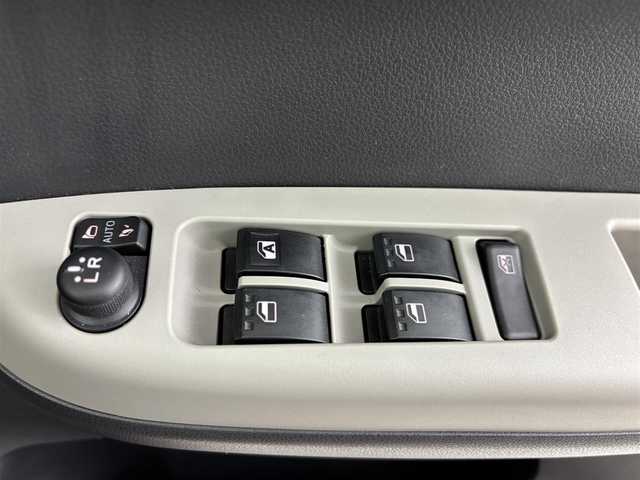 ダイハツ ブーン シルク Gパッケージ SAⅡ 千葉県 2017(平29)年 3.1万km ファイアークォーツレッドM 純正SDナビ【NSZN-W67D】/フルセグTV/DVD/CD/Bluetooth/バックカメラ　/ETC/衝突軽減ブレーキ/社外フロアマット　/純正アルミホイール１４インチ　/ＬＥＤヘッドライト　/エンジンプッシュスタート　/スマートキー　/アイドリングストップ/前方ドライブレコーダー/スペアキー/保証書/取扱説明書