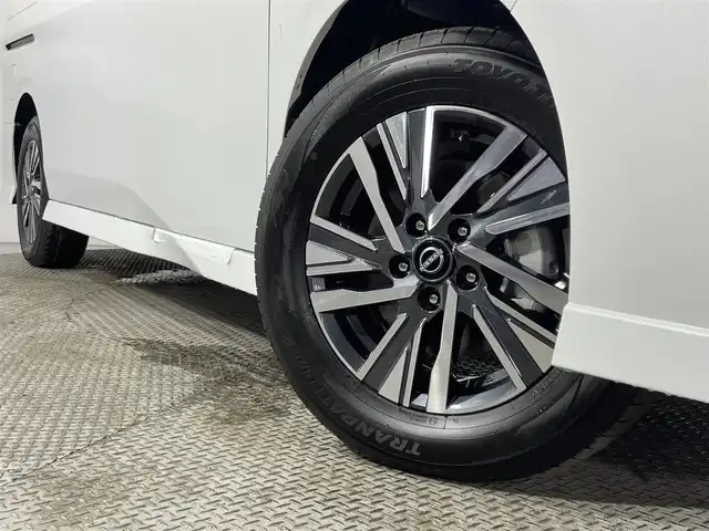 日産 セレナ e－パワー ハイウェイスター V 大阪府 2025(令7)年 0.1千km プリズムホワイト 登録済未使用車　ＰｒｏＰＩＬＯＴ　純正ナビＴＶ　３６０カメラ　デジタルインナーミラー　ハンドルヒーター　両側パワースライドドア　衝突軽減　レーダーＣ　クリアランスソナー　ＢＳＭ　置くだけ充電　ドラレコ