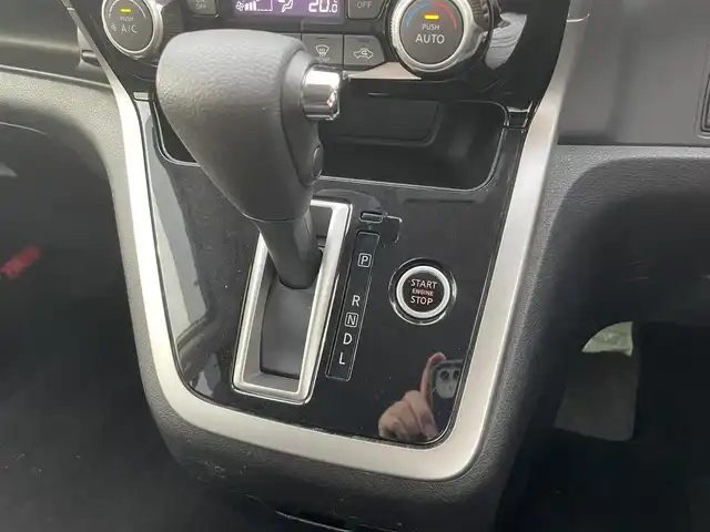 日産 セレナ ハイウェイスター Vセレクション 福島県 2017(平29)年 12.1万km ブリリアントホワイトパール (株)IDOMが運営する【じしゃロン福島店】の自社ローン専用車両になります。こちらは現金またはオートローンご利用時の価格です。自社ローンご希望の方は別途その旨お申付け下さい/純正SDナビ/フルセグテレビ/両側パワースライド/ドアバイザー/セーフティパック/アラウンドビューモニター/クルーズコントロール/クリアランスソナー/革巻きステアリング/ステアリングリモコン