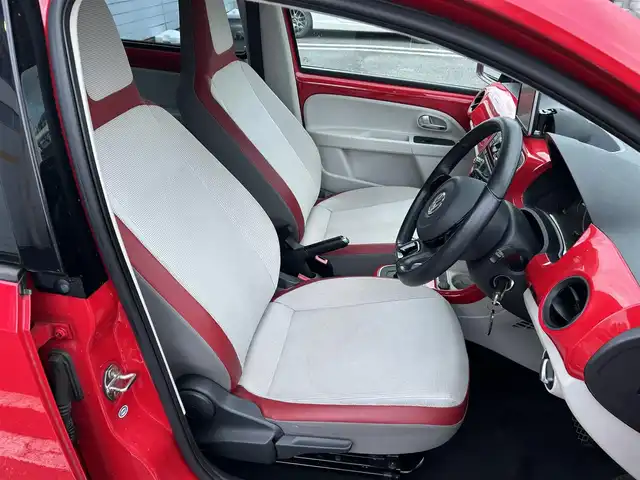 フォルクスワーゲン アップ！ ハイアップ！ 埼玉県 2014(平26)年 3.8万km トルネードレッド コーナーセンサー/バックカメラ/社外ナビ/ABS/AC/クルーズコントロール/ワンセグテレビ/純正アルミホイール/横滑り防止装置/PW/PS/ETC/プッシュスタート/ドアバイザー/サンルーフ
