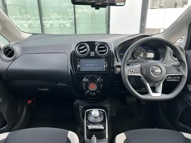 日産 ノート e－パワー X 香川県 2016(平28)年 2万km スーパーブラック 純正ナビ：MM316D-W/【CD/DVD/SD/Bluetooth】/地デジ対応TV/全方位　/エマージェンシーブレーキ　/インテリジェントデジタルインナーミラー　/前後クリアランスソナー　/車線逸脱警報　/ＥＴＣ　/オートライト機能　/プッシュスタート／スマートキー