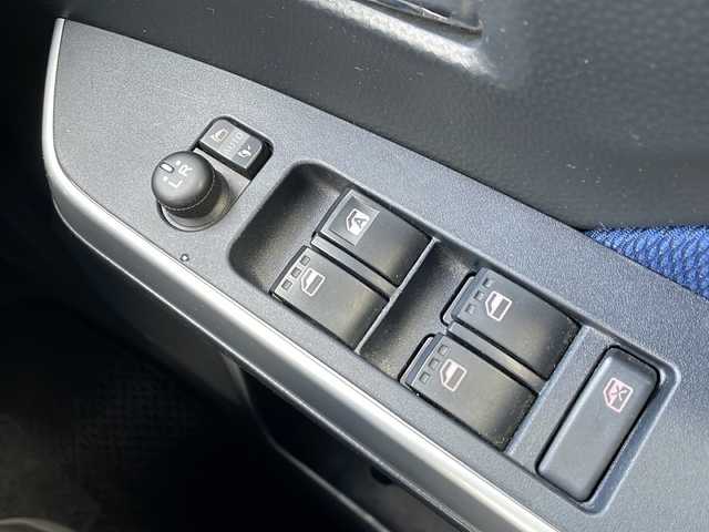 ダイハツ トール カスタムG SAⅡ 道東・釧路十勝 2017(平29)年 6.7万km レーザーブルークリスタルシャイン ・4WD/・社外SDナビ/ （ラジオ・BT・CD・DVD・フルセグ)/・バックカメラ/・クルーズコントロール/・両側パワースライドドア/・ドアバイザー/・横滑り防止装置/・コーナーセンサー/・バックカメラ/・LEDオートライト/・フォグランプ/・ステアリングスイッチ/・ETC/・電動格納ウィンカーミラー/・スマートキー/・プッシュスタート/・純正14インチアルミホイール/・社外AW付冬タイヤ積込/(165/65/R14・5mm)