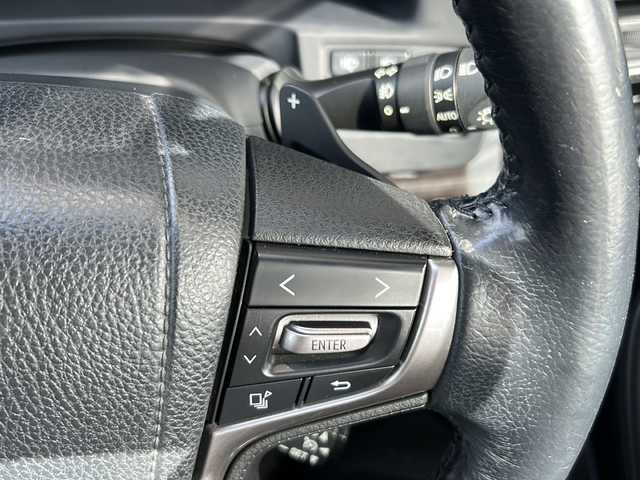 トヨタ クラウン アスリート G-T 静岡県 2016(平28)年 8万km ホワイトパールクリスタルシャイン 純正SDナビ/・CD/・DVD/・フルセグＴＶ/・Bluetooth/・USB/・AM/・FM/主要装備/・衝突軽減/・レーンキープ/・クルコン/・コーナーセンサー前後/・バックカメラ/・ETC/・ドラレコ/・パワーシートD/N席/・シートヒーターD/N席/・レザーシート/・パドルシフト/・ステリモ/・純正フロアマット/・純正アルミホイール/・LEDヘッドライト/・オートハイビーム/・スマートキー/・プッシュスタート