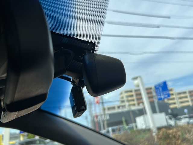 トヨタ クラウン アスリート G-T 静岡県 2016(平28)年 8万km ホワイトパールクリスタルシャイン 純正SDナビ/・CD/・DVD/・フルセグＴＶ/・Bluetooth/・USB/・AM/・FM/主要装備/・衝突軽減/・レーンキープ/・クルコン/・コーナーセンサー前後/・バックカメラ/・ETC/・ドラレコ/・パワーシートD/N席/・シートヒーターD/N席/・レザーシート/・パドルシフト/・ステリモ/・純正フロアマット/・純正アルミホイール/・LEDヘッドライト/・オートハイビーム/・スマートキー/・プッシュスタート