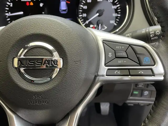 日産 エクストレイル モード・プレミア i 岩手県 2018(平30)年 2.1万km ブリリアントホワイトパール 特別仕様車/４WD/プロパイロット/本革シート/アラウンドビューモニター/MzSPEEDフロントグリル/パワーテールゲート/インテリジェントルームミラー/エマージェンシーブレーキ/ハイビームアシスト/ヒルディセントコントロール/車線逸脱防止支援/ブラインドスポットウォーニング/リヤクロストラフィックアラート/オートブレーキホールド/前後ソナー/横滑り防止装置/アイドリングストップ/シートヒーター(前席・後席左右)/純正ナビ/フルセグTV/ドライブレコーダー/ETC/LEDヘッドライト/フォグライト/純正１９インチアルミホイール
