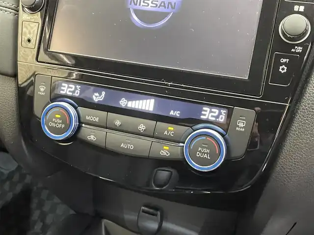 日産 エクストレイル モード・プレミア i 岩手県 2018(平30)年 2.1万km ブリリアントホワイトパール 特別仕様車/４WD/プロパイロット/本革シート/アラウンドビューモニター/MzSPEEDフロントグリル/パワーテールゲート/インテリジェントルームミラー/エマージェンシーブレーキ/ハイビームアシスト/ヒルディセントコントロール/車線逸脱防止支援/ブラインドスポットウォーニング/リヤクロストラフィックアラート/オートブレーキホールド/前後ソナー/横滑り防止装置/アイドリングストップ/シートヒーター(前席・後席左右)/純正ナビ/フルセグTV/ドライブレコーダー/ETC/LEDヘッドライト/フォグライト/純正１９インチアルミホイール