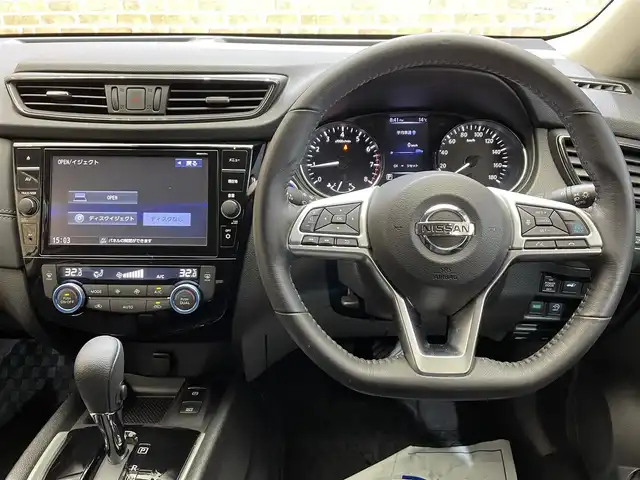 日産 エクストレイル モード・プレミア i 岩手県 2018(平30)年 2.1万km ブリリアントホワイトパール 特別仕様車/４WD/プロパイロット/本革シート/アラウンドビューモニター/MzSPEEDフロントグリル/パワーテールゲート/インテリジェントルームミラー/エマージェンシーブレーキ/ハイビームアシスト/ヒルディセントコントロール/車線逸脱防止支援/ブラインドスポットウォーニング/リヤクロストラフィックアラート/オートブレーキホールド/前後ソナー/横滑り防止装置/アイドリングストップ/シートヒーター(前席・後席左右)/純正ナビ/フルセグTV/ドライブレコーダー/ETC/LEDヘッドライト/フォグライト/純正１９インチアルミホイール