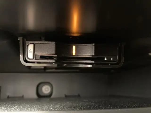 ボルボ Ｖ６０ T5 インスクリプション 熊本県 2018(平30)年 1.9万km オニキスブラックP ・スマートキー/・プッシュスタート/・パノラマサンルーフ/・City Safety/・レーンキープエイド/・ロードサインインフォメーション/・ドライバーアラート/・ハイビームアシスト/・パークアシスト/・クロストラフィックアラート/・アクティブ・ベンディング・ライト/・衝突回避/・クルーズコントロール(追従式)/・茶革シート/・前席パワーシート/・前席シートヒーター＆エアシート/・純正メモリナビ/　【CD・BT・USB・AppleCarPlay・AndroidAuto】/・harman/kardonサウンドシステム/・フルセグTV/・全方位カメラ/・ETC/・ヘッドアップディスプレイ/・パワーバックドア/・LEDヘッドランプ/・LEDフォグランプ/・純正マット/・保証書/取説