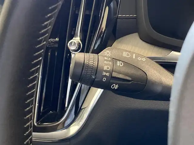 ボルボ Ｖ６０ T5 インスクリプション 熊本県 2018(平30)年 1.9万km オニキスブラックP ・スマートキー/・プッシュスタート/・パノラマサンルーフ/・City Safety/・レーンキープエイド/・ロードサインインフォメーション/・ドライバーアラート/・ハイビームアシスト/・パークアシスト/・クロストラフィックアラート/・アクティブ・ベンディング・ライト/・衝突回避/・クルーズコントロール(追従式)/・茶革シート/・前席パワーシート/・前席シートヒーター＆エアシート/・純正メモリナビ/　【CD・BT・USB・AppleCarPlay・AndroidAuto】/・harman/kardonサウンドシステム/・フルセグTV/・全方位カメラ/・ETC/・ヘッドアップディスプレイ/・パワーバックドア/・LEDヘッドランプ/・LEDフォグランプ/・純正マット/・保証書/取説