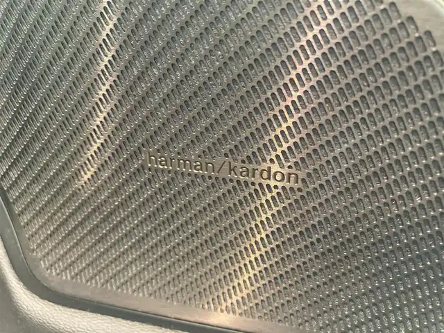 ボルボ Ｖ６０ T5 インスクリプション 熊本県 2018(平30)年 1.9万km オニキスブラックP ・スマートキー/・プッシュスタート/・パノラマサンルーフ/・City Safety/・レーンキープエイド/・ロードサインインフォメーション/・ドライバーアラート/・ハイビームアシスト/・パークアシスト/・クロストラフィックアラート/・アクティブ・ベンディング・ライト/・衝突回避/・クルーズコントロール(追従式)/・茶革シート/・前席パワーシート/・前席シートヒーター＆エアシート/・純正メモリナビ/　【CD・BT・USB・AppleCarPlay・AndroidAuto】/・harman/kardonサウンドシステム/・フルセグTV/・全方位カメラ/・ETC/・ヘッドアップディスプレイ/・パワーバックドア/・LEDヘッドランプ/・LEDフォグランプ/・純正マット/・保証書/取説