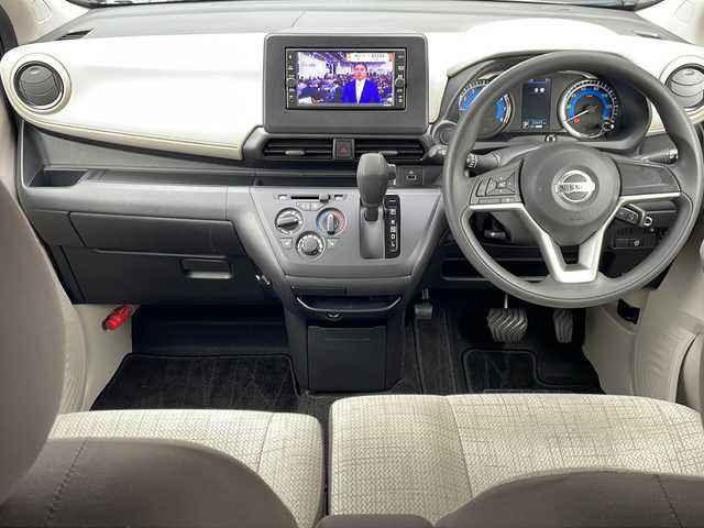 日産 デイズ S 山形県 2024(令6)年 2.4万km スターリングシルバーM ・ワンオーナー/・４WD/・純正ナビ/フルセグ/CD/Bluetooth/・エマージェンシーブレーキ/・レーンキープアシスト/・先行車発進告知/・標識認識機能/・ふらつき検知/・前後クリアランスソナー/・横滑り防止装置/・オートライト/・前席シートヒーター/・純正マット/・スペアキー1本/・保証書/・取扱説明書