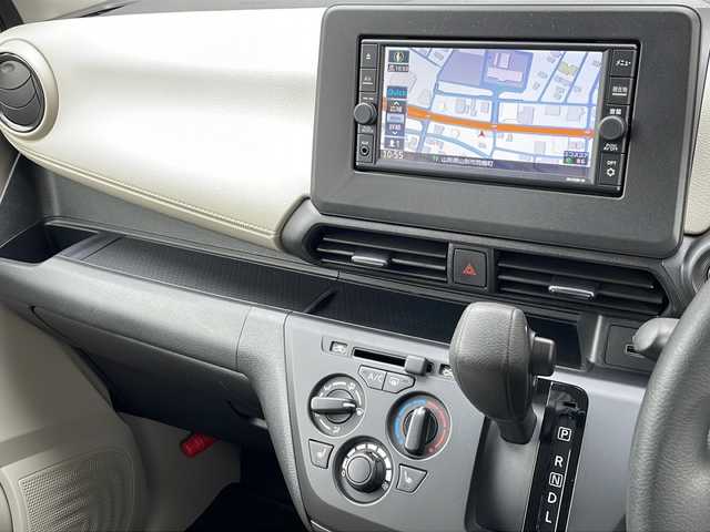 日産 デイズ S 山形県 2024(令6)年 2.4万km スターリングシルバーM ・ワンオーナー/・４WD/・純正ナビ/フルセグ/CD/Bluetooth/・エマージェンシーブレーキ/・レーンキープアシスト/・先行車発進告知/・標識認識機能/・ふらつき検知/・前後クリアランスソナー/・横滑り防止装置/・オートライト/・前席シートヒーター/・純正マット/・スペアキー1本/・保証書/・取扱説明書