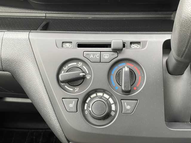 日産 デイズ S 山形県 2024(令6)年 2.4万km スターリングシルバーM ・ワンオーナー/・４WD/・純正ナビ/フルセグ/CD/Bluetooth/・エマージェンシーブレーキ/・レーンキープアシスト/・先行車発進告知/・標識認識機能/・ふらつき検知/・前後クリアランスソナー/・横滑り防止装置/・オートライト/・前席シートヒーター/・純正マット/・スペアキー1本/・保証書/・取扱説明書