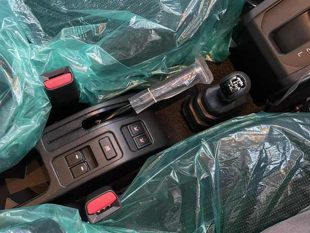 スズキ ジムニー ノマド FC 栃木県 2025(令7)年 0.1千km ＤグリーンⅡ ワンオーナー/SUZUKI Safety Support/・デュアルカメラブレーキサポート/・誤発進抑制機能/・後退時ブレーキサポート/・後方誤発進抑制機能/・車線逸脱警告機能/・ふらつき警報機能/・ハイビームアシスト/・先行車発進お知らせ機能/・アダプティブクルーズコントロール/ヒルホールドコントロール/ヒルディセントコントロール/シートヒーター/LEDヘッドランプ/15インチアルミホイール/ジャングルグリーン2(WA7)