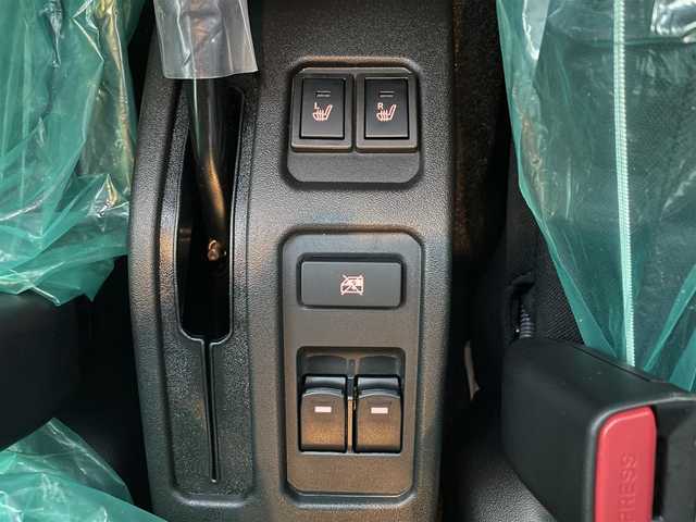 スズキ ジムニー ノマド FC 栃木県 2025(令7)年 0.1千km ＤグリーンⅡ ワンオーナー/SUZUKI Safety Support/・デュアルカメラブレーキサポート/・誤発進抑制機能/・後退時ブレーキサポート/・後方誤発進抑制機能/・車線逸脱警告機能/・ふらつき警報機能/・ハイビームアシスト/・先行車発進お知らせ機能/・アダプティブクルーズコントロール/ヒルホールドコントロール/ヒルディセントコントロール/シートヒーター/LEDヘッドランプ/15インチアルミホイール/ジャングルグリーン2(WA7)