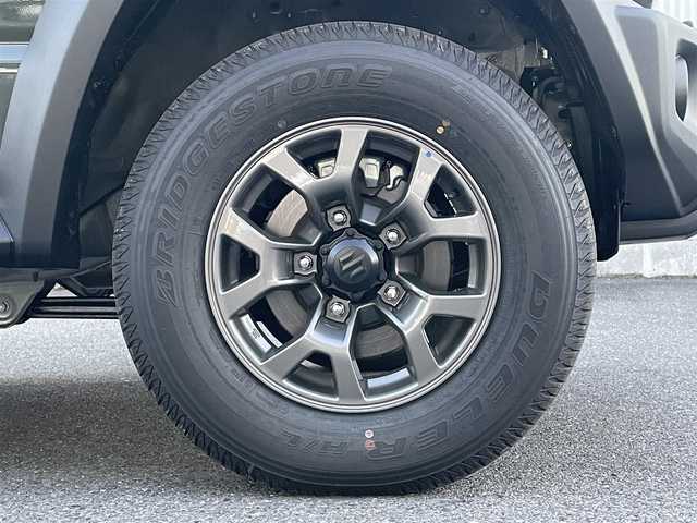 スズキ ジムニー ノマド FC 栃木県 2025(令7)年 0.1千km ＤグリーンⅡ ワンオーナー/SUZUKI Safety Support/・デュアルカメラブレーキサポート/・誤発進抑制機能/・後退時ブレーキサポート/・後方誤発進抑制機能/・車線逸脱警告機能/・ふらつき警報機能/・ハイビームアシスト/・先行車発進お知らせ機能/・アダプティブクルーズコントロール/ヒルホールドコントロール/ヒルディセントコントロール/シートヒーター/LEDヘッドランプ/15インチアルミホイール/ジャングルグリーン2(WA7)