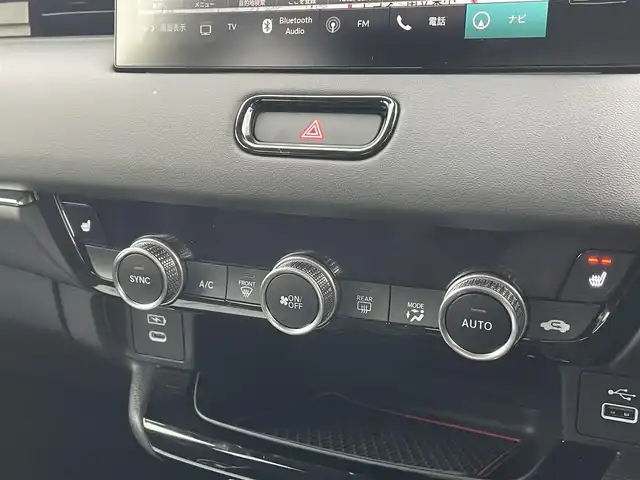 ホンダ ヴェゼル ハイブリッド e:HEV Z 滋賀県 2024(令6)年 1.6万km プラチナホワイトパール 純正9インチメモリナビ/【Bluetooth/USB/Apple Car Play/Android Auto/フルセグ 】/バックカメラ/ハーフレザー/シートヒーター/追従クルーズコントロール/前後ソナー/ホンダセンシング/パワーリアゲート/オートハイビーム/ステアリングヒーター/レーンキープアシスト/オートホールド/LEDヘッドライト/ビルトインETC2.0/純正18アルミ