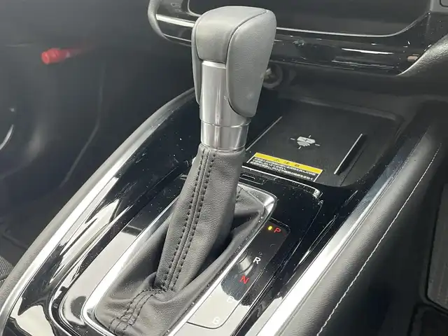 ホンダ ヴェゼル ハイブリッド e:HEV Z 滋賀県 2024(令6)年 1.6万km プラチナホワイトパール 純正9インチメモリナビ/【Bluetooth/USB/Apple Car Play/Android Auto/フルセグ 】/バックカメラ/ハーフレザー/シートヒーター/追従クルーズコントロール/前後ソナー/ホンダセンシング/パワーリアゲート/オートハイビーム/ステアリングヒーター/レーンキープアシスト/オートホールド/LEDヘッドライト/ビルトインETC2.0/純正18アルミ