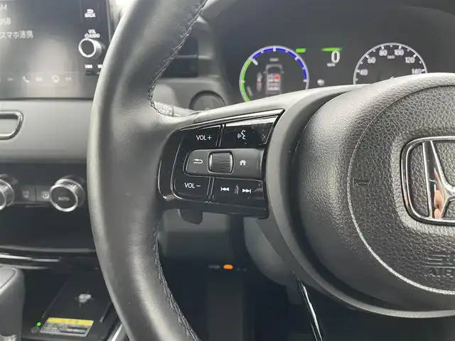 ホンダ ヴェゼル ハイブリッド e:HEV Z 滋賀県 2024(令6)年 1.6万km プラチナホワイトパール 純正9インチメモリナビ/【Bluetooth/USB/Apple Car Play/Android Auto/フルセグ 】/バックカメラ/ハーフレザー/シートヒーター/追従クルーズコントロール/前後ソナー/ホンダセンシング/パワーリアゲート/オートハイビーム/ステアリングヒーター/レーンキープアシスト/オートホールド/LEDヘッドライト/ビルトインETC2.0/純正18アルミ