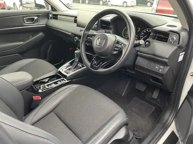 ホンダ ヴェゼル ハイブリッド e:HEV Z 滋賀県 2024(令6)年 1.6万km プラチナホワイトパール 純正9インチメモリナビ/【Bluetooth/USB/Apple Car Play/Android Auto/フルセグ 】/バックカメラ/ハーフレザー/シートヒーター/追従クルーズコントロール/前後ソナー/ホンダセンシング/パワーリアゲート/オートハイビーム/ステアリングヒーター/レーンキープアシスト/オートホールド/LEDヘッドライト/ビルトインETC2.0/純正18アルミ