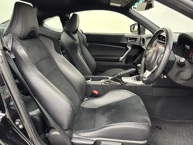 トヨタ ８６ GT LTD ハイパーパフォーマ 福岡県 2017(平29)年 1.8万km クリスタルブラックシリカ ワンオーナー　/アルパインナビ／フルセグＴＶ　/バックカメラ　/ＥＴＣ　/前方ドラレコ　/クルーズコントロール　/横滑り防止装置　/ハーフレザーシート　/前席シートヒーター　/フレキシブルタワーバー　/純正１７インチＡＷ