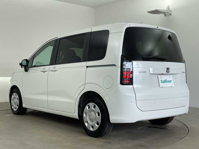 ホンダ フリード ハイブリット e:HEV AIR 兵庫県 2024(令6)年 0.8万km プラチナホワイトパール ・ホンダセンシング/・衝突軽減ブレーキ/・先行車発進お知らせ/・アダプティブクルーズコントロール/・路外逸脱抑制システ機能/・アダプティブクルーズコントロール/・車線維持支援システム/・誤発進抑制機能/・トラフィックジャムアシスト/・歩行者事故低減ステアリング/・後方誤発進抑制機能/・近距離衝突軽減ブレーキ/・パーキングセンサーシステム/・後退出庫サポート/・オートハイビーム/・純正11.4型SDナビ＆フルセグ＆BT＆USB＆DVD/・バックカメラ/・両側パワースライドドア/・純正フロアマット/・スマートキー/・プッシュスタート/・LEDヘッドライト/・オートライト/・ビルトインETC/・電子パーキング/・オートホールド