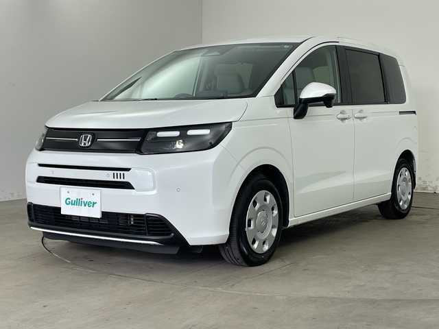 ホンダ フリード ハイブリット e:HEV AIR 兵庫県 2024(令6)年 0.8万km プラチナホワイトパール ・ホンダセンシング/・衝突軽減ブレーキ/・先行車発進お知らせ/・アダプティブクルーズコントロール/・路外逸脱抑制システ機能/・アダプティブクルーズコントロール/・車線維持支援システム/・誤発進抑制機能/・トラフィックジャムアシスト/・歩行者事故低減ステアリング/・後方誤発進抑制機能/・近距離衝突軽減ブレーキ/・パーキングセンサーシステム/・後退出庫サポート/・オートハイビーム/・純正11.4型SDナビ＆フルセグ＆BT＆USB＆DVD/・バックカメラ/・両側パワースライドドア/・純正フロアマット/・スマートキー/・プッシュスタート/・LEDヘッドライト/・オートライト/・ビルトインETC/・電子パーキング/・オートホールド